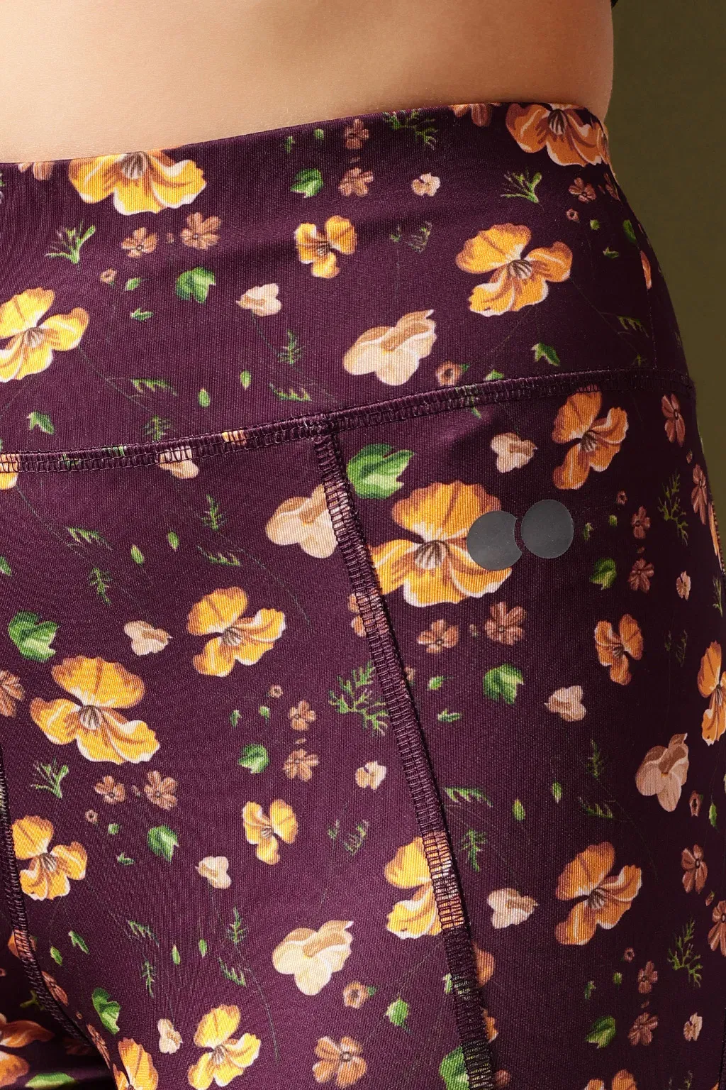 Ankle-Length High-Rise Active Floral Print Tights in Plum with Side Pocket image 5