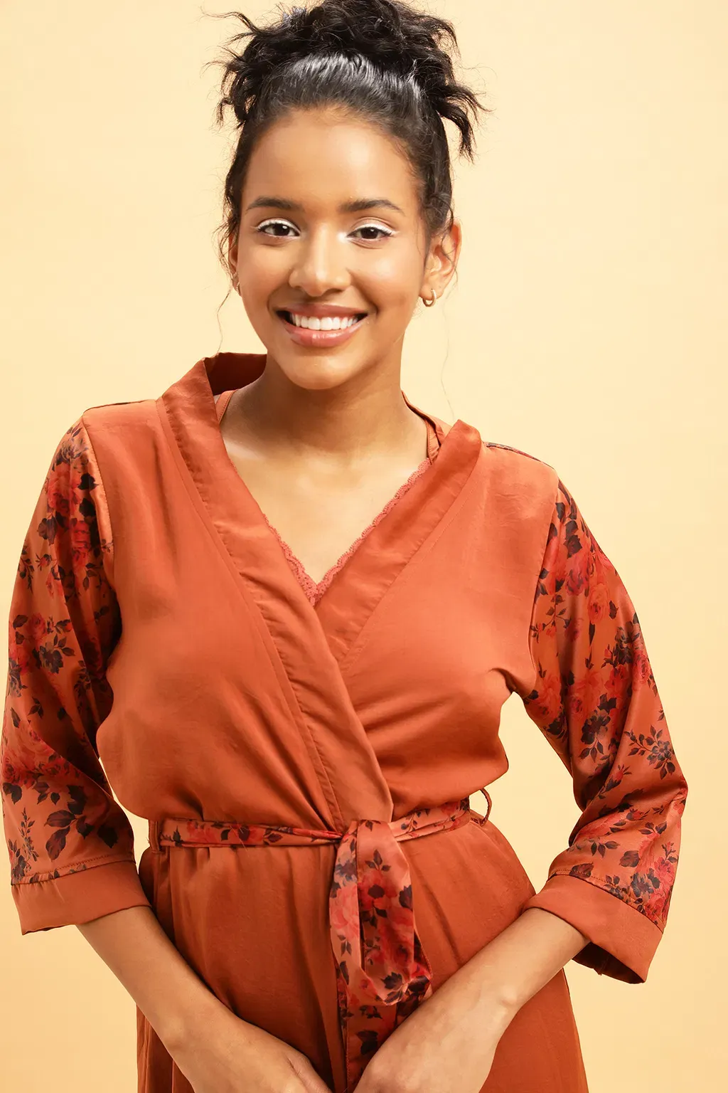 Chic Basic Robe in Rust Brown - Satin image 2