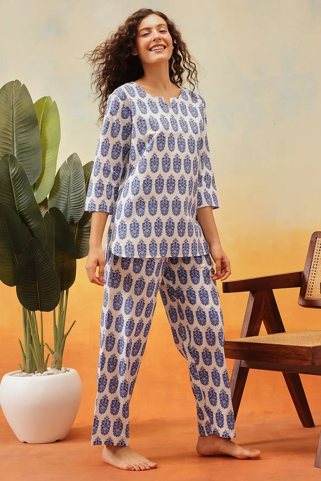 Pretty Florals Kurta Top & Pyjama in White - Cotton image 3
